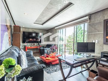 Casa en venta en el corazón de Bosque Esmeralda, 4 recámaras, ubicada en esquina y con control de acceso.