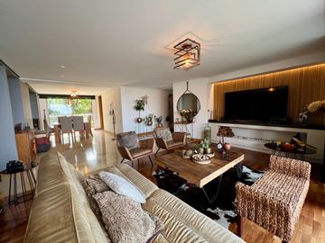 Vendo Apartamento en La Calera, Medellin El Poblado 228 Mts