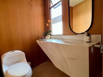 Vendo Apartamento en La Calera, Medellin El Poblado 228 Mts