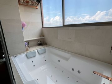 Vendo Apartamento en La Calera, Medellin El Poblado 228 Mts
