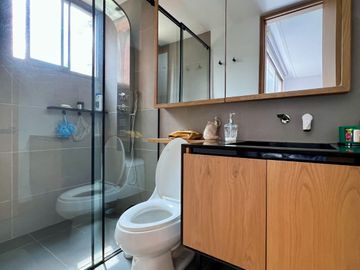 Vendo Apartamento en La Calera, Medellin El Poblado 228 Mts