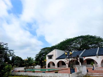 Hotel en venta  con playa y piscina vía Atacames Súa