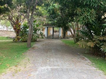 Hotel en venta  con playa y piscina vía Atacames Súa
