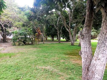 Hotel en venta  con playa y piscina vía Atacames Súa