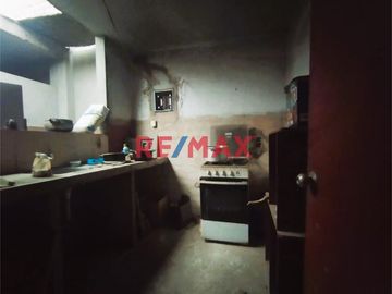 ¡Oportunidad Única! Casa De Dos Pisos Con Entrada Independiente, A Solo Unos Pasos De Avenida Universitaria En Carabayllo