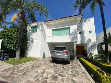 RESIDENCIA EN VENTA LAS CAÑADAS CON VISTA AL CAMPO DE GOLF $ 11,900,000