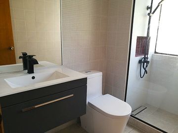 HOLANDA/QUILLAY, PROVIDENCIA, COMPLETAMENTE REMODELADO, 3 DORMITORIOS, 3 BAÑOS, TERRAZA, ESTACIONAMIENTO Y BODEGA
