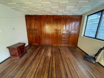 Venta de Casa Comercial/Rentera- ubicada en Totoracocha- Cuenca