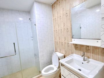 Sale Chiang Mai Seven Stars Condo, 1st floor, corner room, 30m, 1.69MB, free furniture, Chet Yot-Yu Yen Rd., Chang Phueak, Mueang Chiang Mai