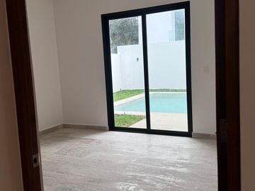 RESIDENCIA EN SOLUNA TEMOZON NORTE, MERIDA, 5 RECAMARAS