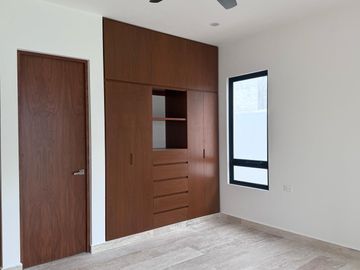 RESIDENCIA EN SOLUNA TEMOZON NORTE, MERIDA, 5 RECAMARAS