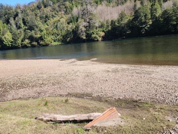 VENDO 200 HECTÁREAS, CON CASA NUEVA DE 150 MTS2, A ORILLA DE RIO BLANCO., COMUNA DE AYSEN
