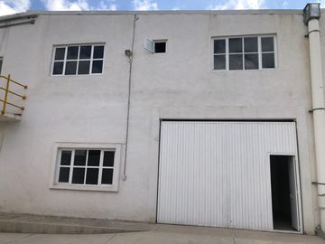 Conjunto Industrial en VENTA (4 Bodegas con Oficina y 2 Habitaciones cada una),con Local Comercial, Ubicado en San José Iturbide