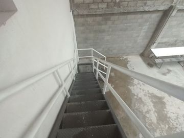 Conjunto Industrial en VENTA (4 Bodegas con Oficina y 2 Habitaciones cada una),con Local Comercial, Ubicado en San José Iturbide