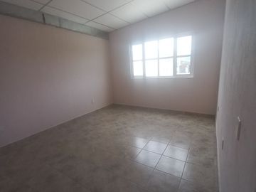 Conjunto Industrial en VENTA (4 Bodegas con Oficina y 2 Habitaciones cada una),con Local Comercial, Ubicado en San José Iturbide