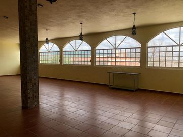 Conjunto Industrial en VENTA (4 Bodegas con Oficina y 2 Habitaciones cada una),con Local Comercial, Ubicado en San José Iturbide