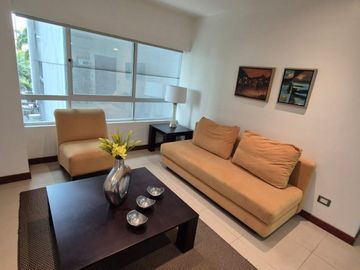 Departamento Amoblado en Venta en Torres del Sol, 1 Habitación, 1 Baño, Garaje, Piscina Gimnasio, Seguridad.