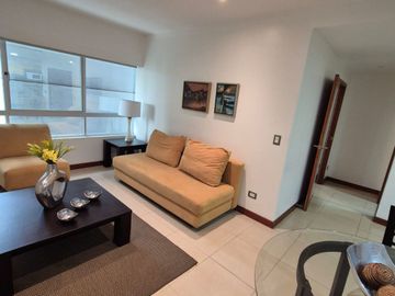 Departamento Amoblado en Venta en Torres del Sol, 1 Habitación, 1 Baño, Garaje, Piscina Gimnasio, Seguridad.