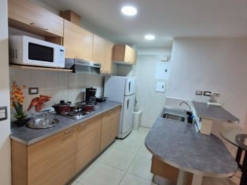 Departamento Amoblado en Venta en Torres del Sol, 1 Habitación, 1 Baño, Garaje, Piscina Gimnasio, Seguridad.