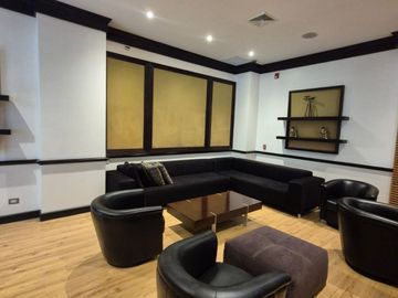 Departamento Amoblado en Venta en Torres del Sol, 1 Habitación, 1 Baño, Garaje, Piscina Gimnasio, Seguridad.