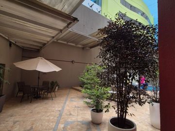 Departamento Amoblado en Venta en Torres del Sol, 1 Habitación, 1 Baño, Garaje, Piscina Gimnasio, Seguridad.