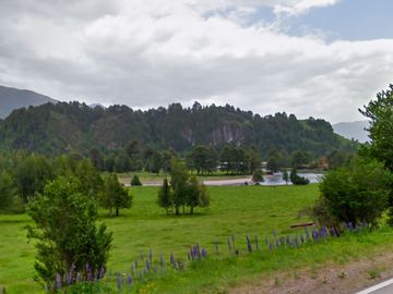 Campo entre Coyhaique y Puerto Aysén con impresionante vista panorámica