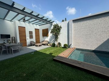 Venta de Hermosa Casa en Zona Dorada