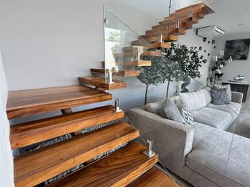 Venta de Hermosa Casa en Zona Dorada