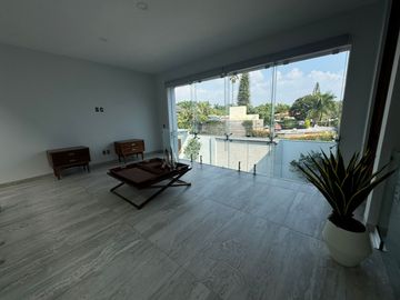 Venta de Hermosa Casa en Zona Dorada