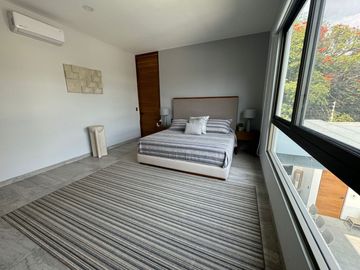 Venta de Hermosa Casa en Zona Dorada