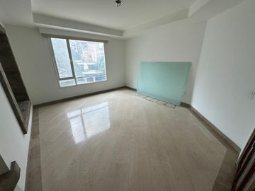 Apartamento de 4 habitaciónes cada una con baño en El Golf