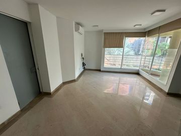 Apartamento de 4 habitaciónes cada una con baño en El Golf