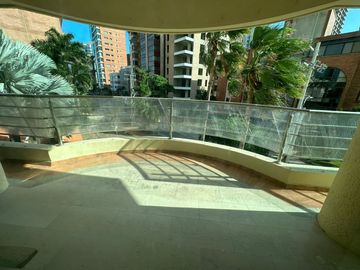 Apartamento de 4 habitaciónes cada una con baño en El Golf