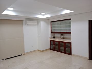 Apartamento de 4 habitaciónes cada una con baño en El Golf