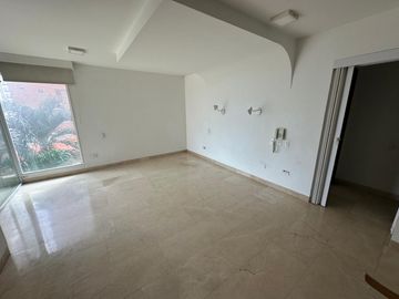 Apartamento de 4 habitaciónes cada una con baño en El Golf