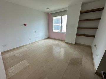 Apartamento de 4 habitaciónes cada una con baño en El Golf
