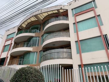 Venta Departamento Urbanización el Condado segunda etapa 3 dormitorios segundo piso cerca del Parque