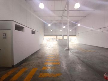 SE VENDE LOCAL COMERCIAL EN AV. TOMAS MARZONA CDRA 33. LOCAL GRANDE DE 442 M2