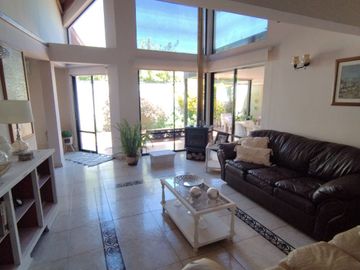¡Oportunidad única! Se vende comoda casa en Condominio Quinto Centenario.