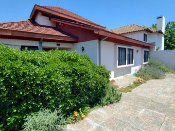 ¡Oportunidad única! Se vende comoda casa en Condominio Quinto Centenario.