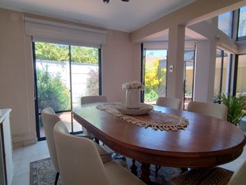 ¡Oportunidad única! Se vende comoda casa en Condominio Quinto Centenario.