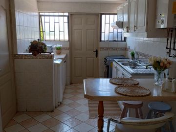 ¡Oportunidad única! Se vende comoda casa en Condominio Quinto Centenario.