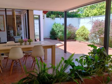 ¡Oportunidad única! Se vende comoda casa en Condominio Quinto Centenario.