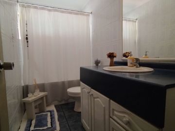 ¡Oportunidad única! Se vende comoda casa en Condominio Quinto Centenario.