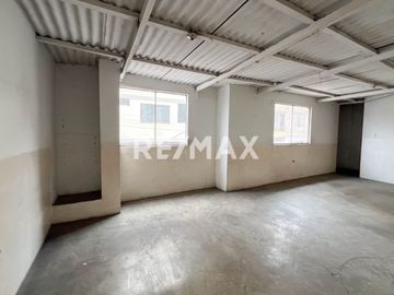 Casa Comercial En Av. Túpac Amaru | Esquina | 2 Pisos | Ideal Para Vivienda O Negocio