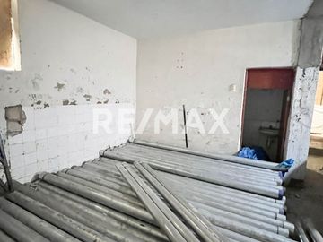 Casa Comercial En Av. Túpac Amaru | Esquina | 2 Pisos | Ideal Para Vivienda O Negocio