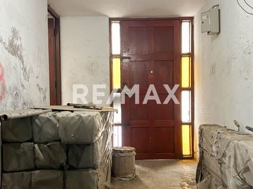 Casa Comercial En Av. Túpac Amaru | Esquina | 2 Pisos | Ideal Para Vivienda O Negocio