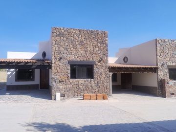 Casa de 1 planta, 3 recámaras, Lote 300 m2, Magnolia Residencial, San Miguel de Allende