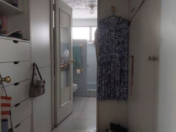 Venta Kennedy Nueva, casa con 5 dormitorios, tres en planta baja, dos salas, parqueo