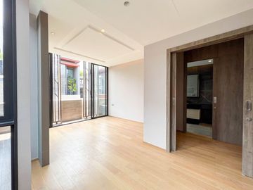 **Super Luxury Class Prime Location with Private Pool and Elevator Inside the House! For Sale: Ultra-Luxurious Detached Pool Villa, 4.5 Stories in the